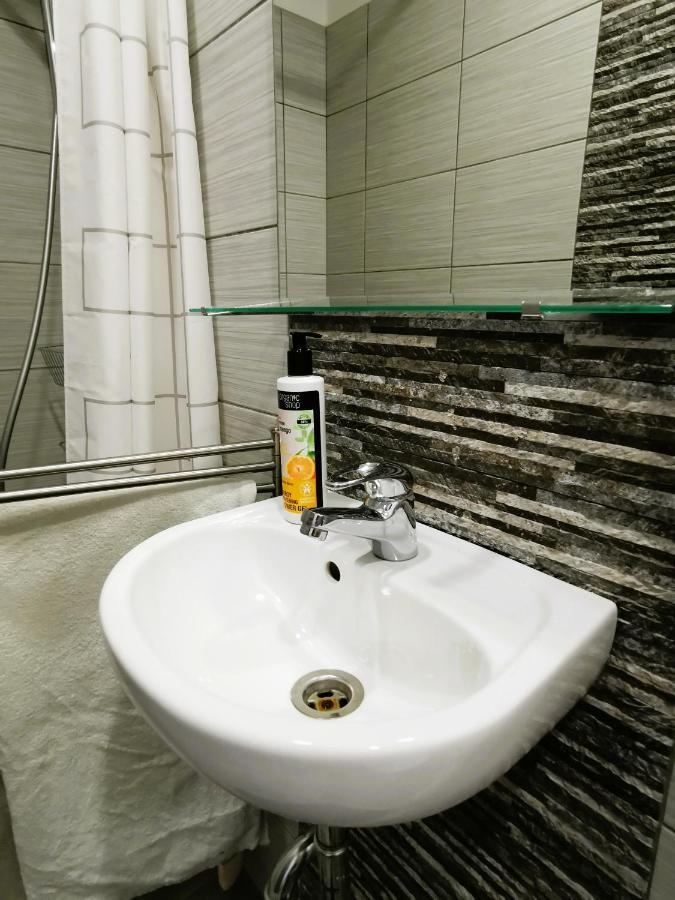 Apt 100 Prague Ngoại thất bức ảnh